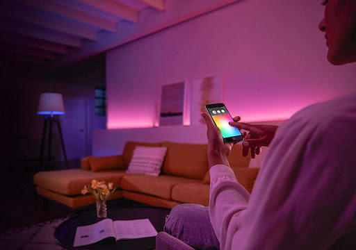 Use Qubino Smart Lighting to turn on/off and dimm lights in your home